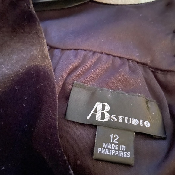 NWOTSblack velour like neck and bottom trim dress - Picture 5 of 9